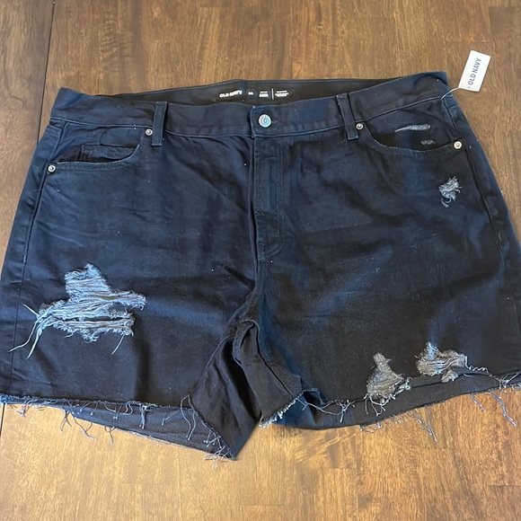 Old Navy Pants - NWT - Old navy ripped shorts
